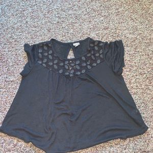 Grey t-shirt with detail on top